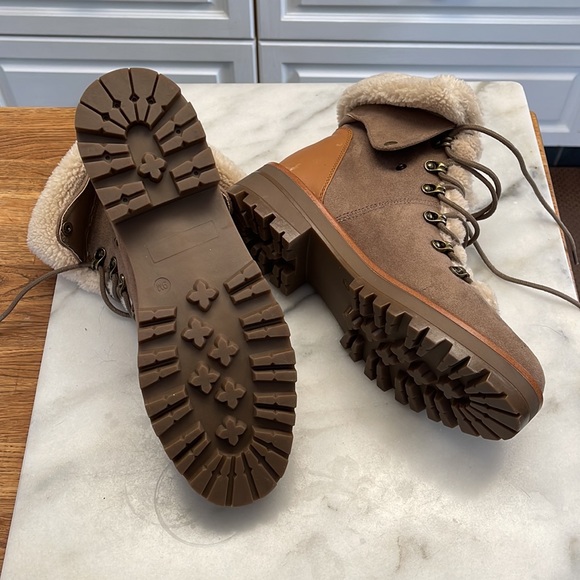 American Eagle tan combat boots with faux fur trim - Picture 4 of 4